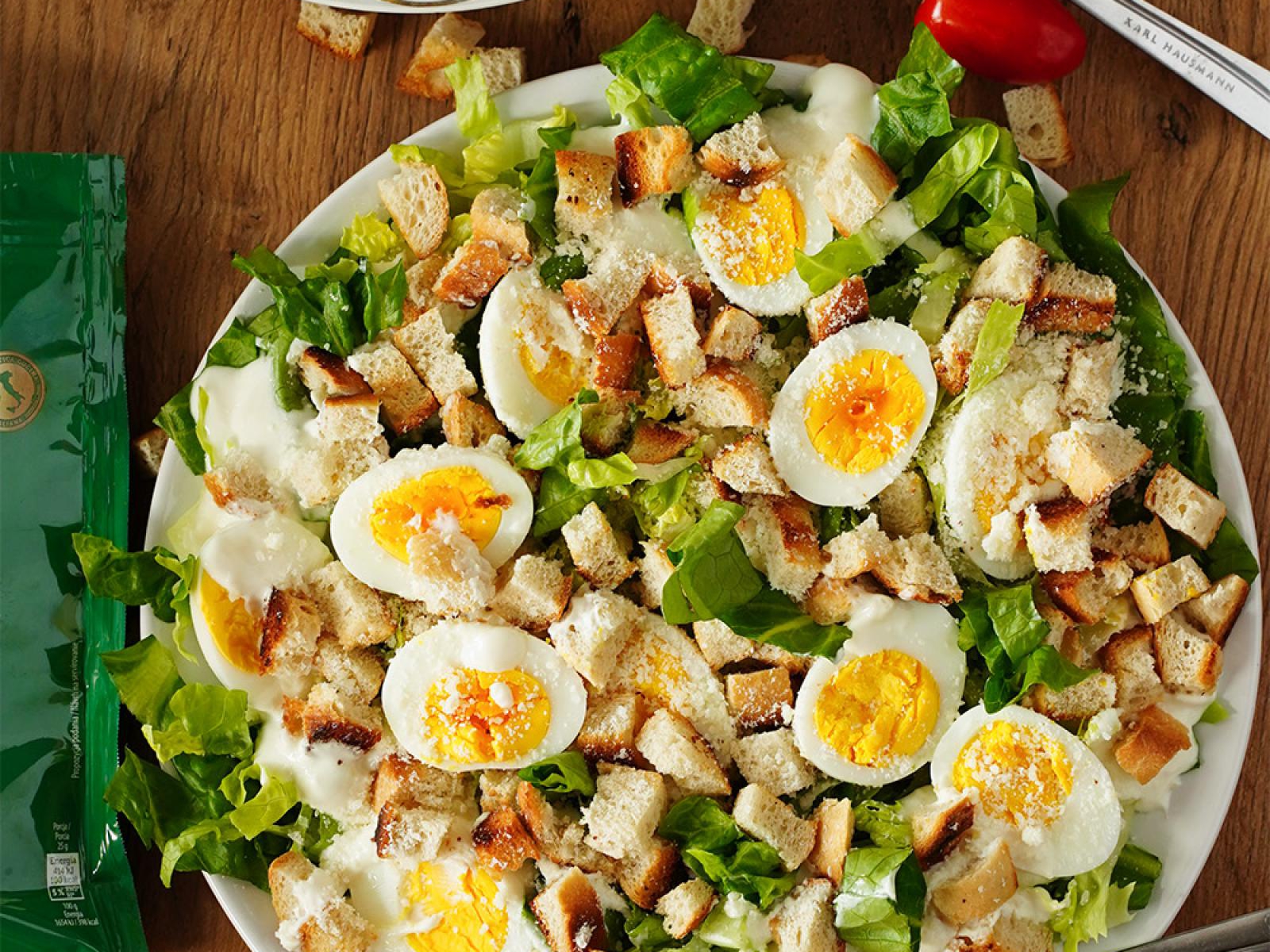 Sałatka z sałaty rzymskiej i jajek