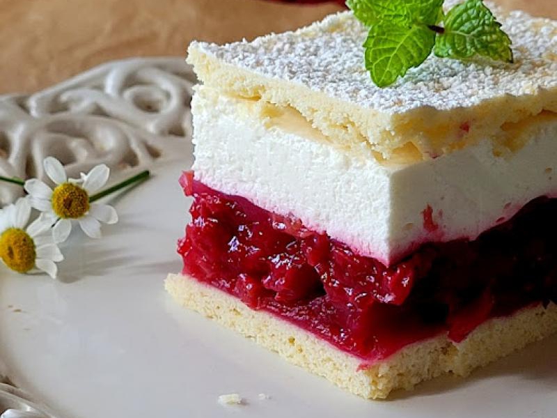 Ciasto z masą z wiśni i kremem śmietankowo-serowym