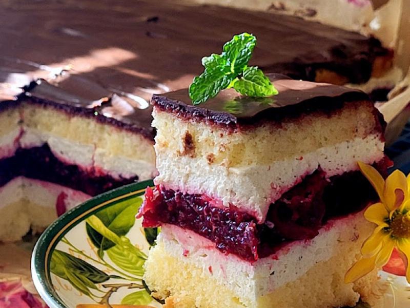 Owocowe ciasto biszkoptowe