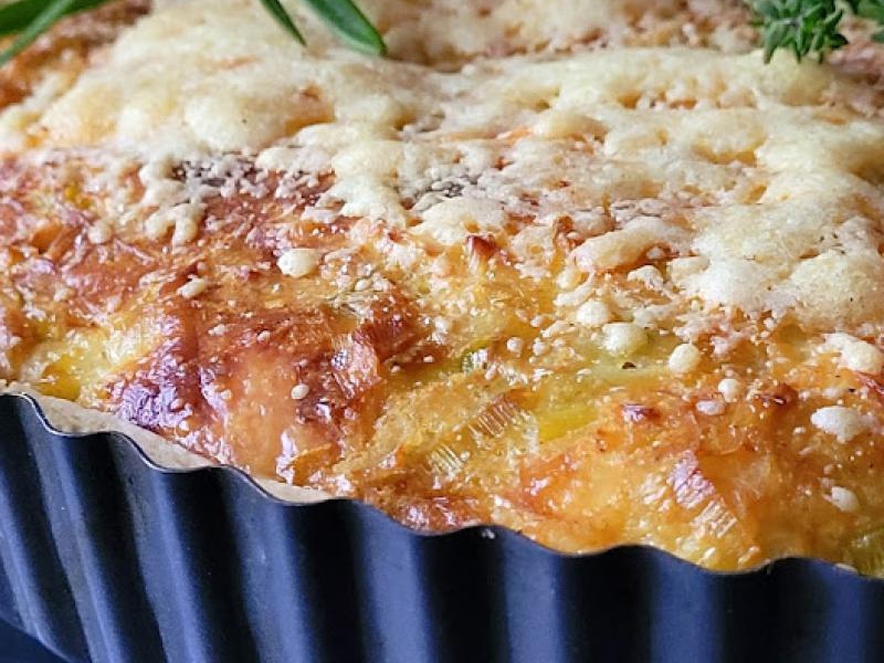 Tarta z porami i serem brie