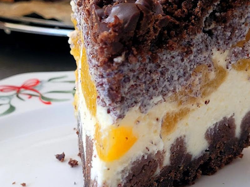 Sernik z makiem i z  morelami