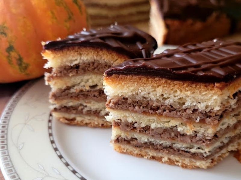 Gerbeaud, czyli krucho drożdżowe ciasto z orzechami