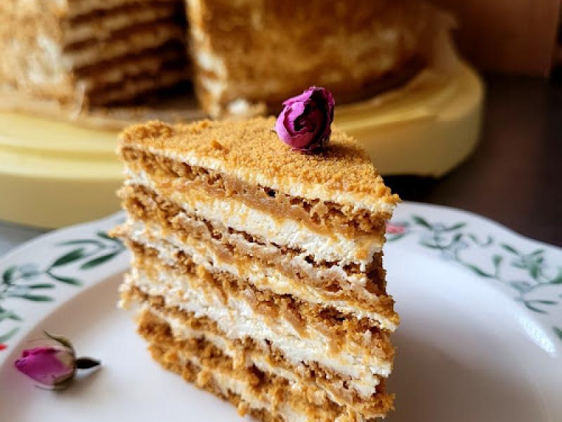 Miodownik z kremem śmietankowym