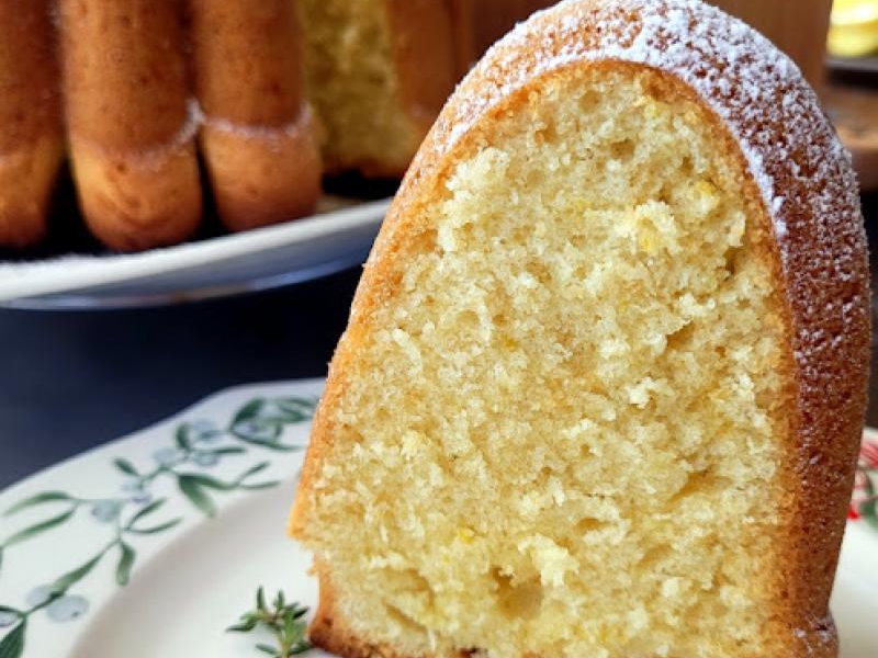Babka maślana z cytryną i tymiankiem