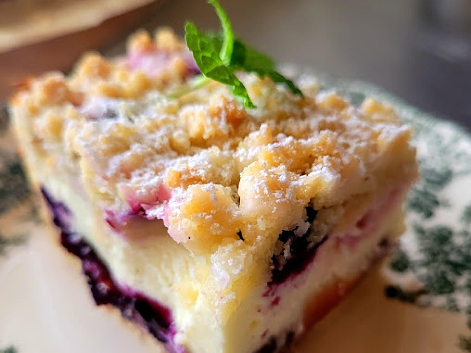 Placek z serem i owocami