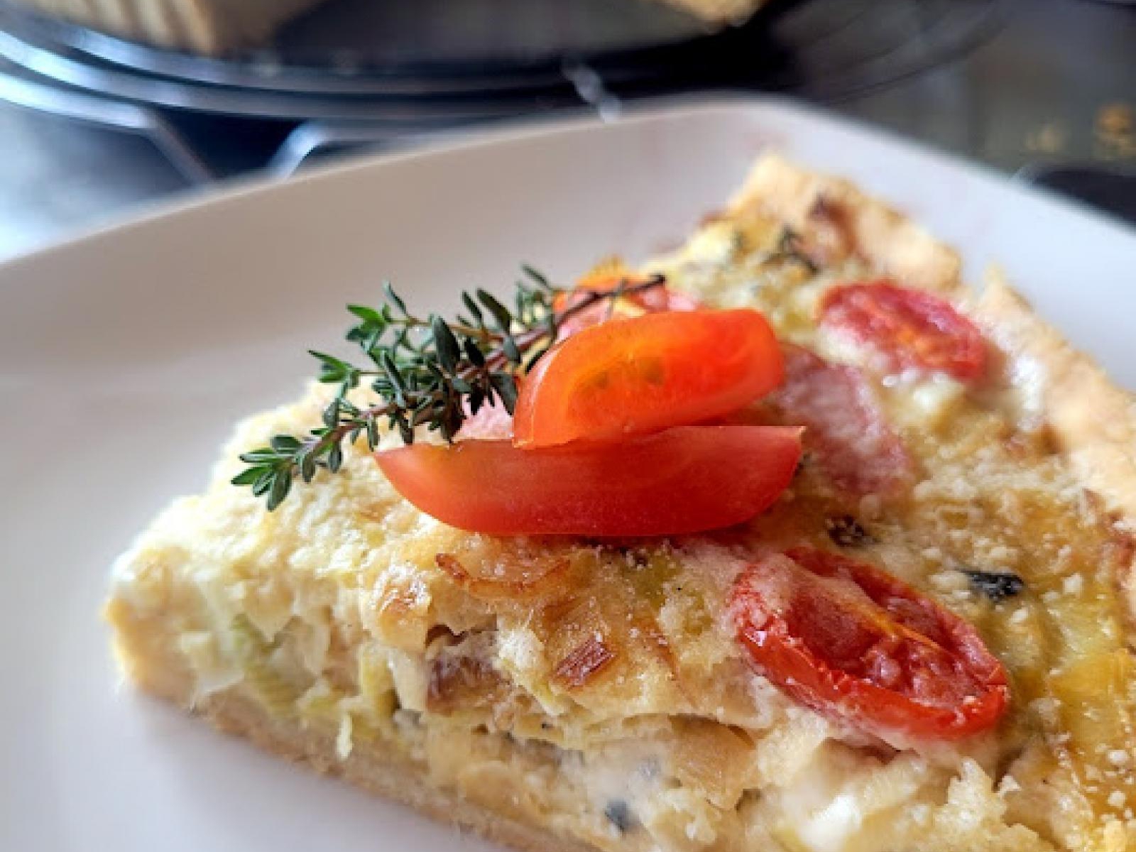 Tarta z porami z serem z niebieską pleśnią