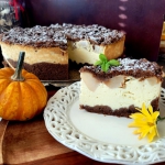 Sernik mocca z gruszkami