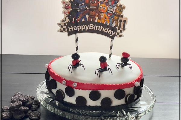 FNAF – czekoladowy tort urodzinowy