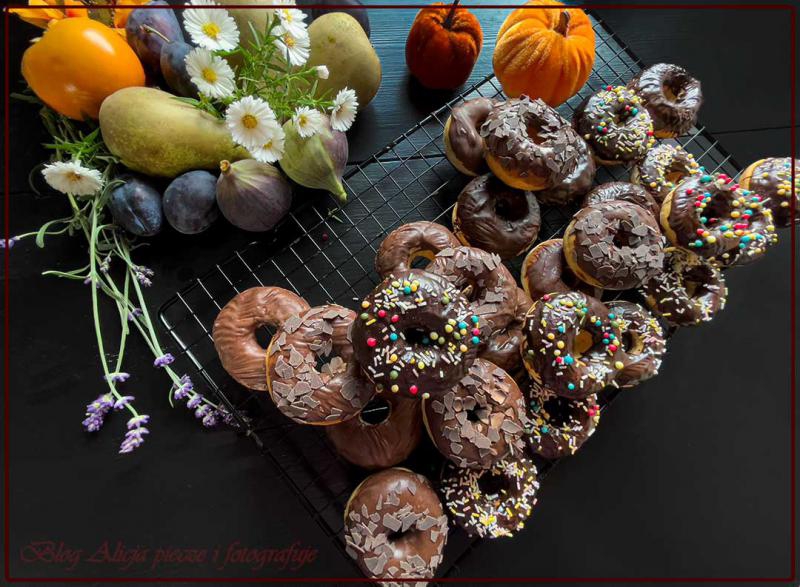 Donaty drożdżowe w czekoladzie