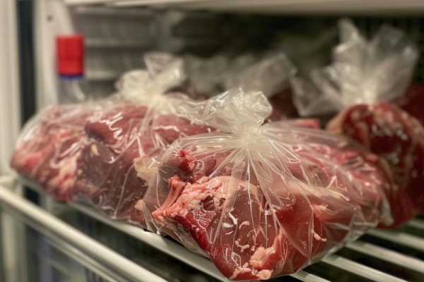 Jak przechowywać mięso w lodówce? – Ile może leżeć mięso w lodówce?