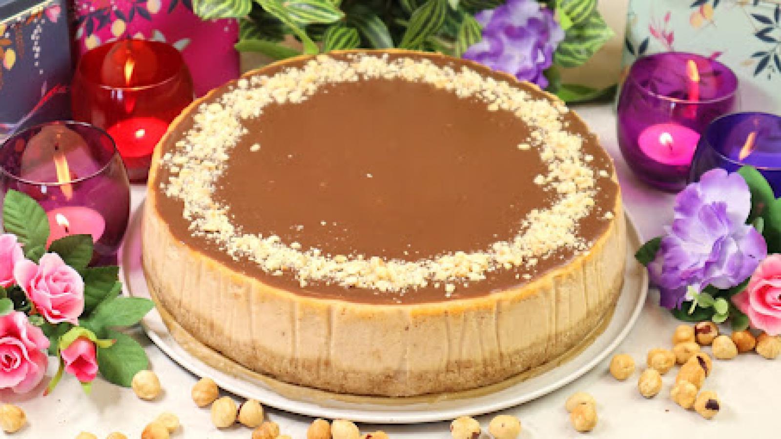 Kremowy sernik orzechowy