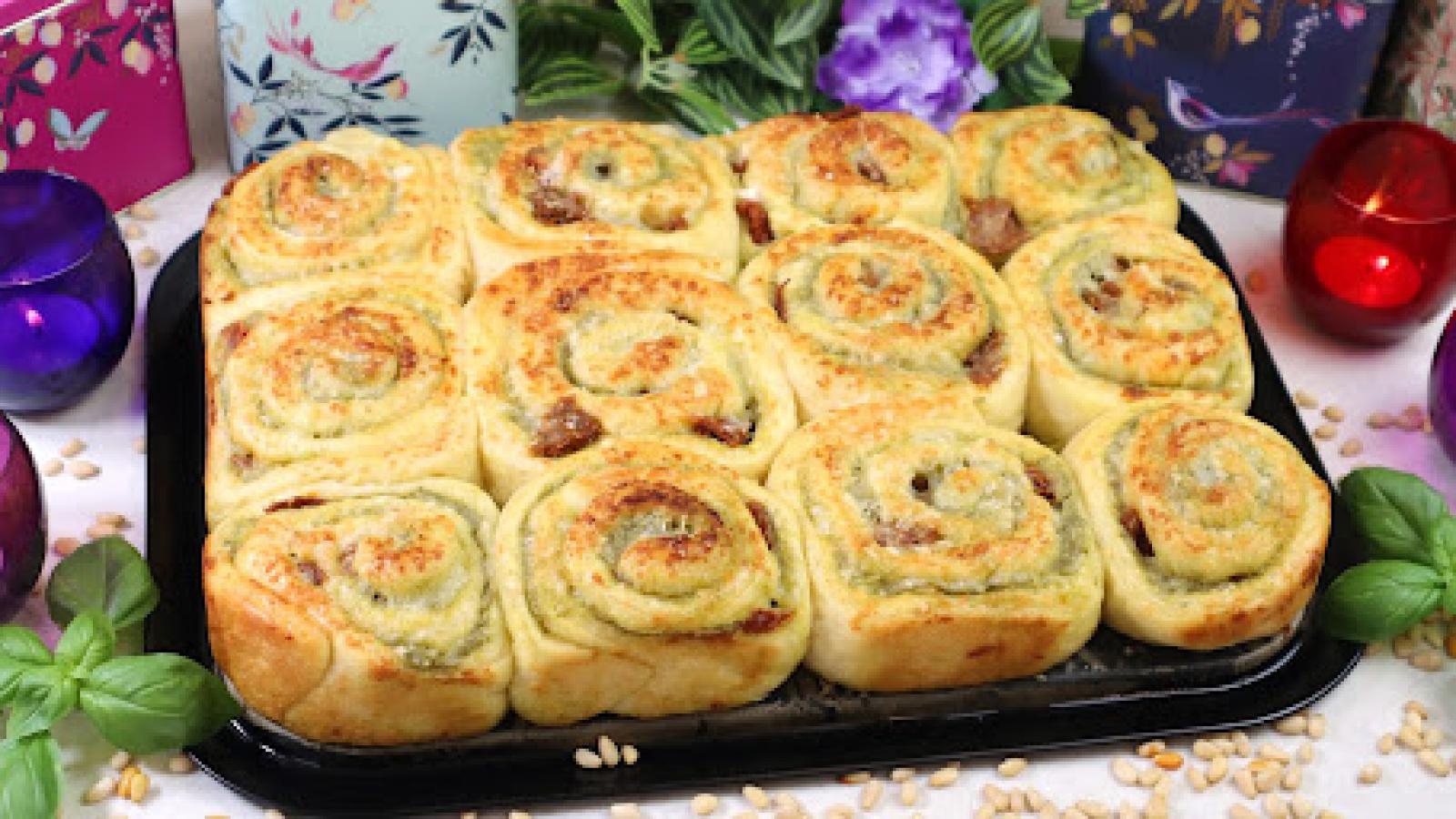 Zawijane bułeczki z pesto i mozzarellą