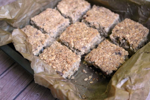 Angielskie batoniki owsiane FLAPJACK z pekanami (bez mąki, jajek, cukru i mleka)