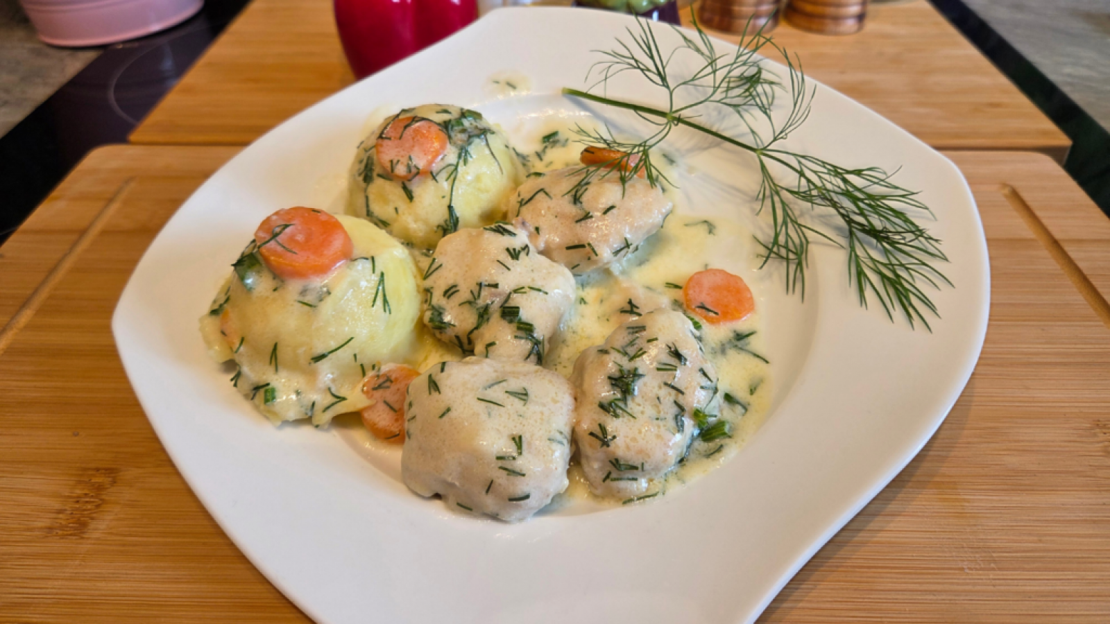 Pulpety w sosie koperkowym