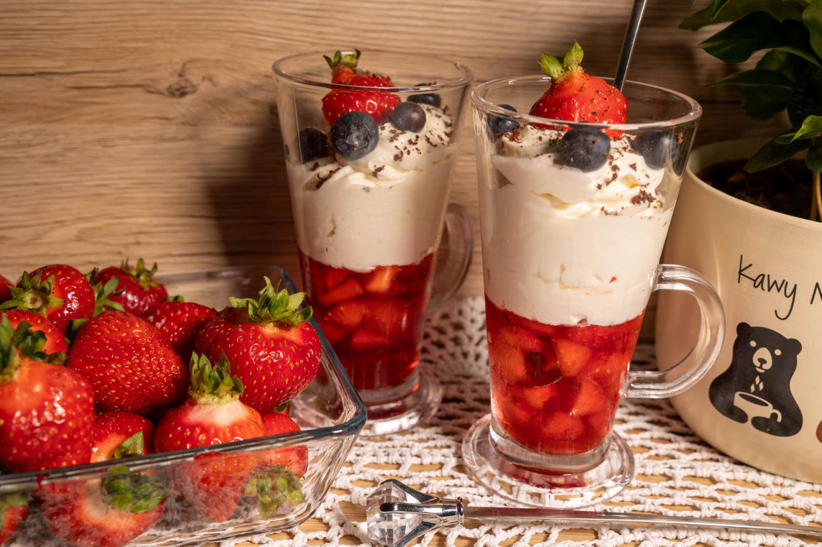 Deserek z truskawkami
