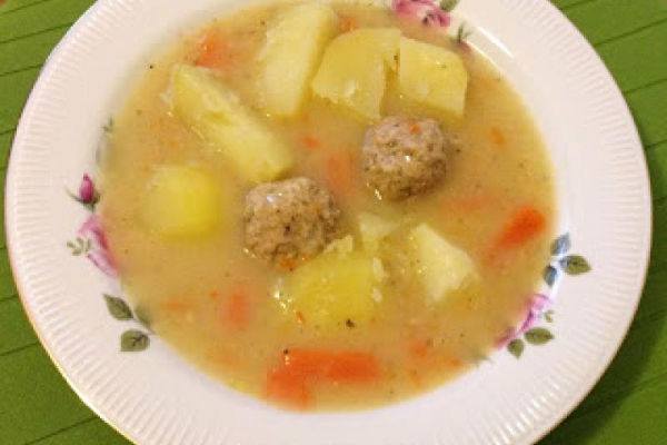 Zupa klopsowa cioci Sławki