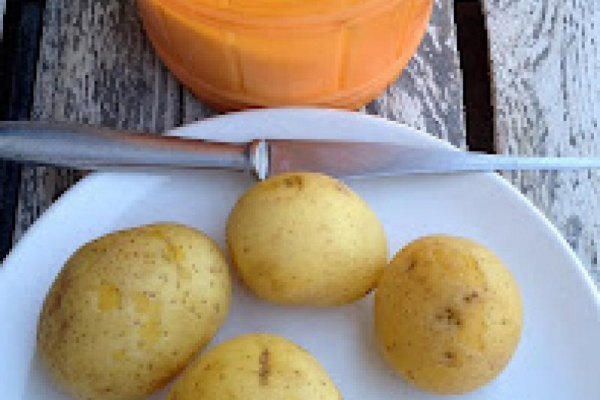 Ziemniaki na parze z masłem