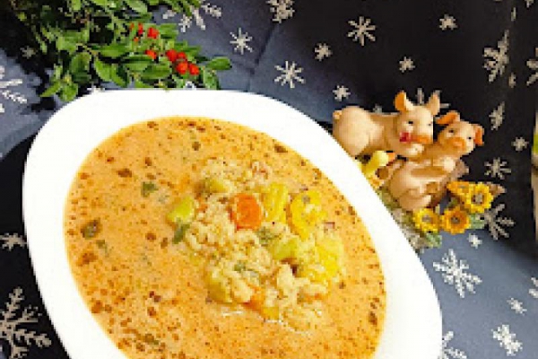 Zupa pomidorowo - jarzynowa z ryżem jaśminowym