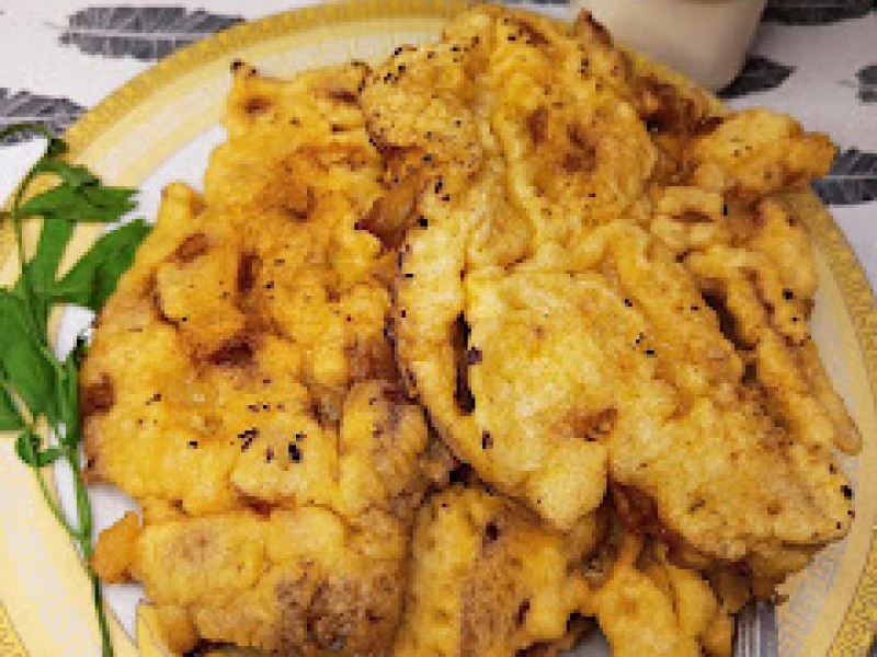 Pierś drobiowa w cieście naleśnikowym smażona