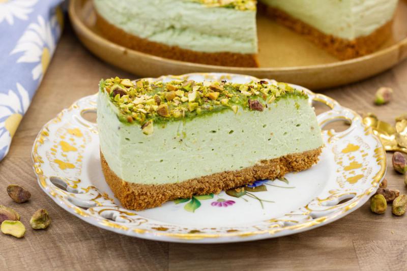 Sernik pistacjowy bez pieczenia