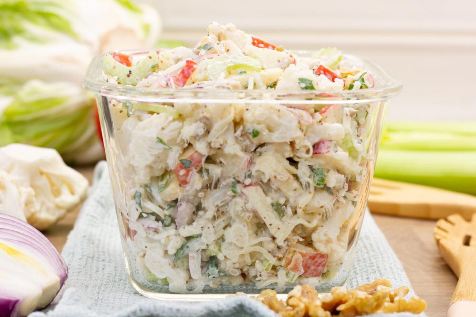 Sałatka z kalafiorem i serem