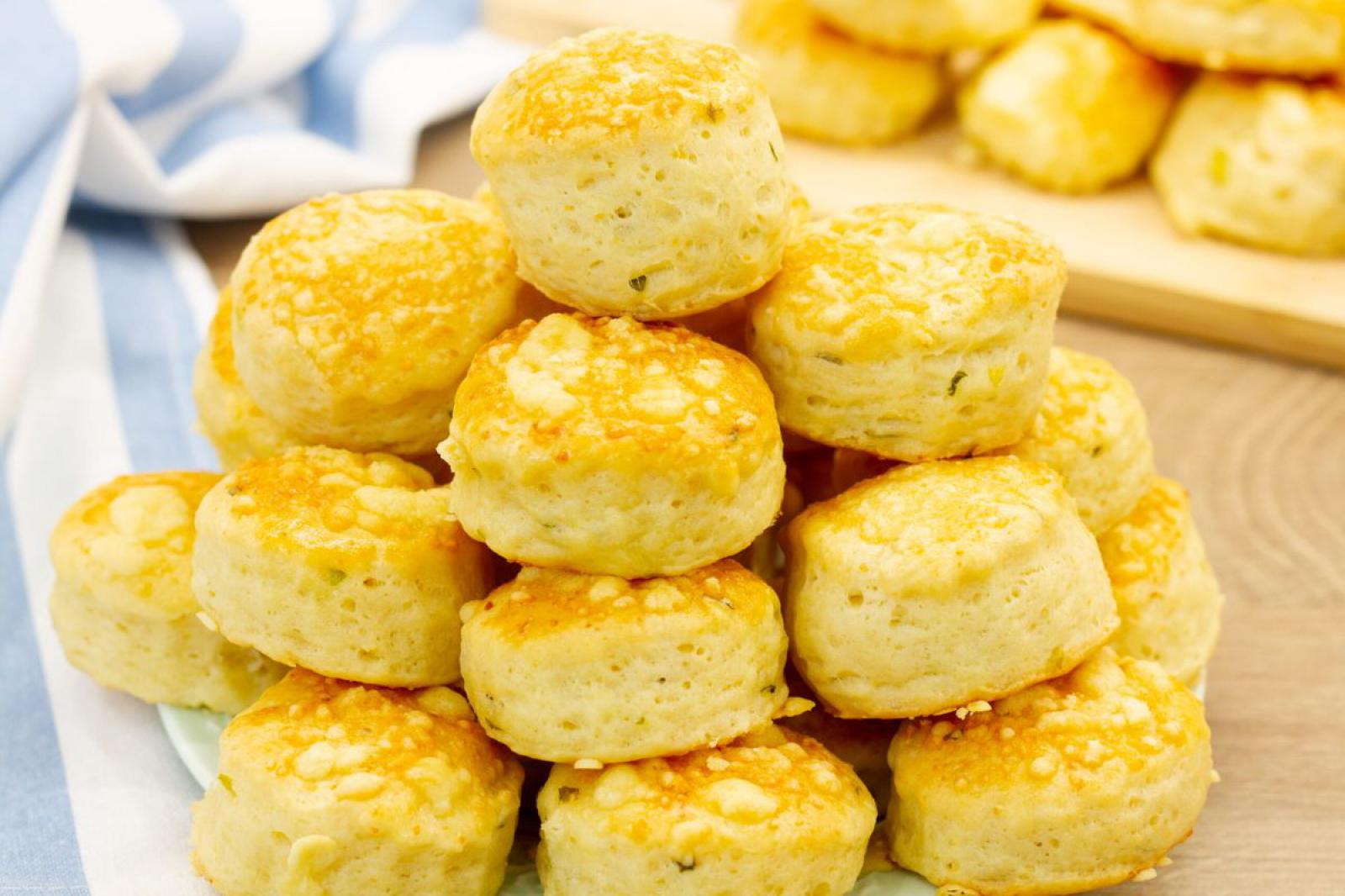 Pogacze twarogowe ze szczypiorkiem