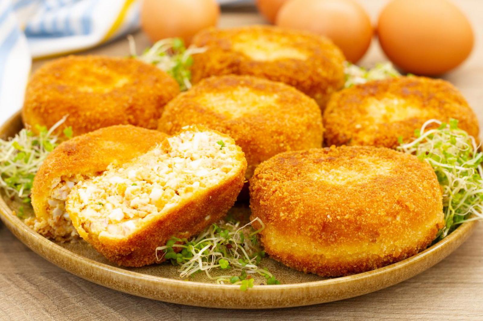 Kotlety jajeczne z szynką