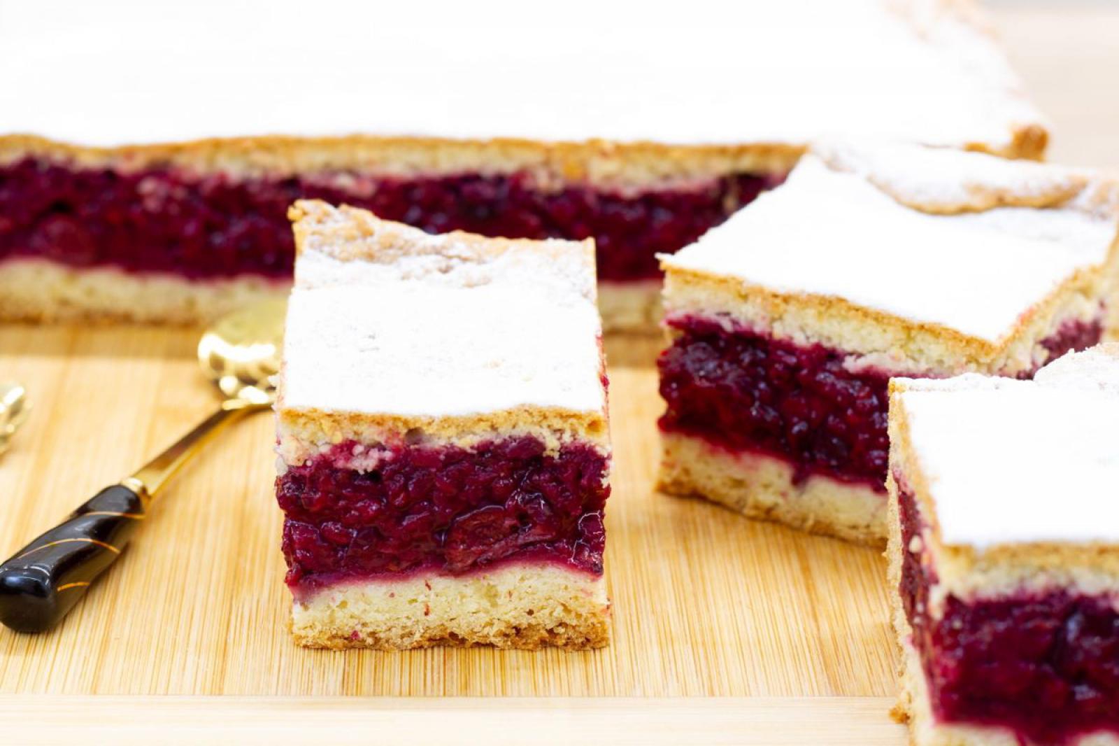 Ciasto półkrucho-drożdżowe z owocami