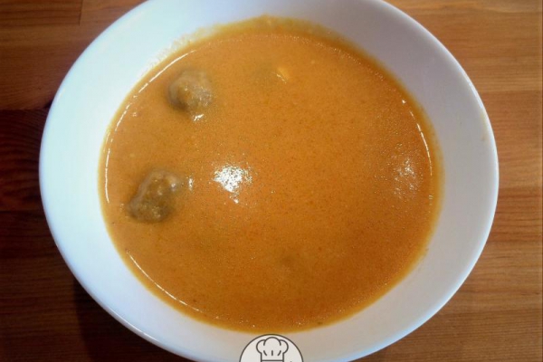 Zupa serowa z klopsikami