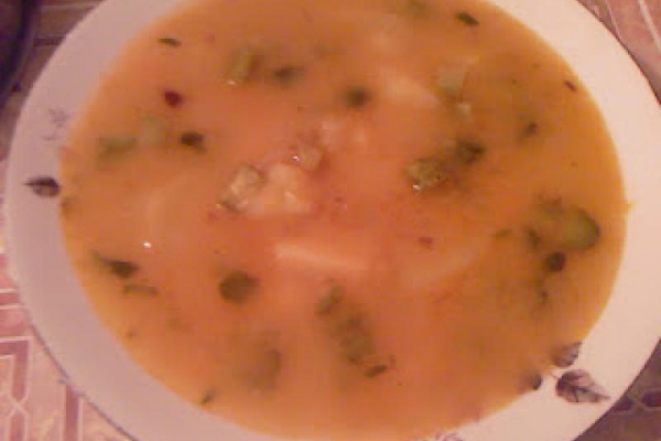 Zupa ziemniaczana z ogórkiem konserwowym