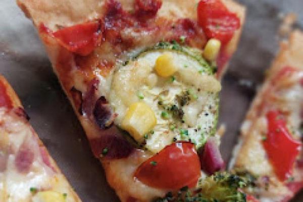 Pizza z jesiennymi warzywami