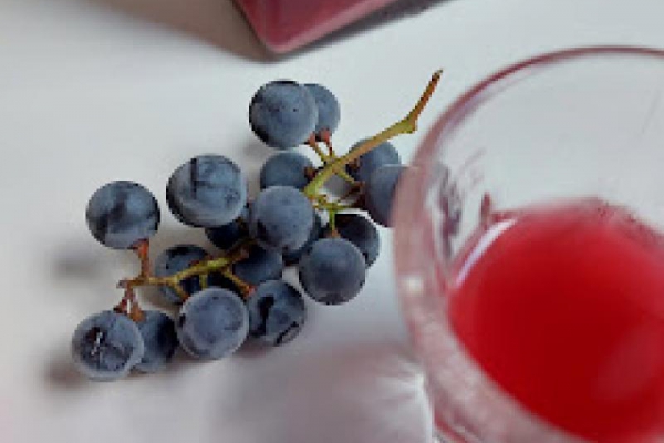 Nalewka ze słodkich winogron