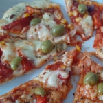 Pizza z domowym sosem i...