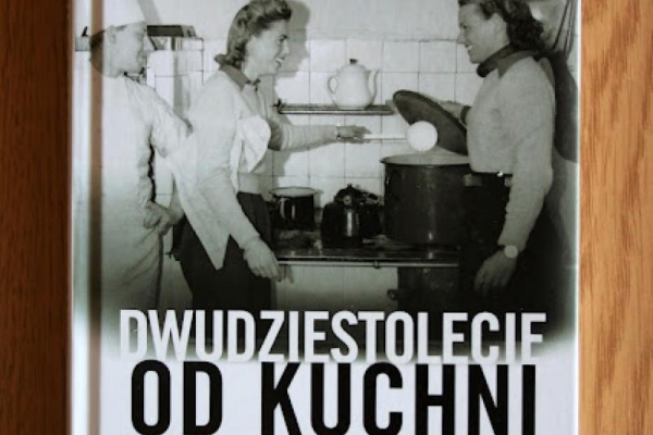 Dwudziestolecie od kuchni. Kulinarna historia przedwojennej Polski  - recenzja/ idealny prezent