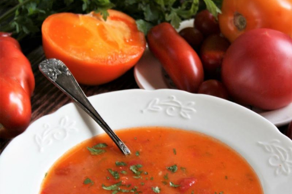 Zupa ze świeżych pomidorów