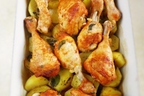 Kurczak pieczony na ziemniakach (jednogarnkowe)