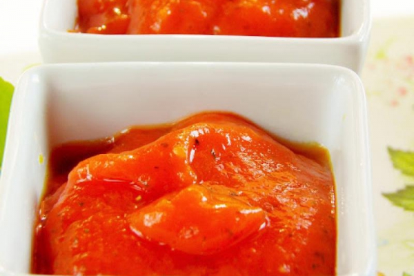 Czosnkowo-miodowy sos pomidorowy