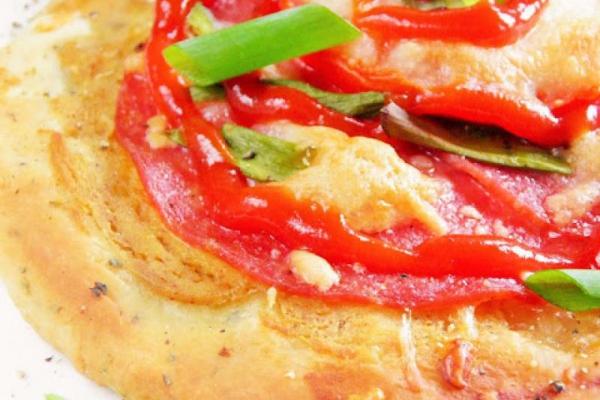 Salaminka - pizza z salami i musztardą