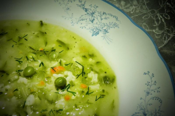 Zupa ogórkowa z zielonym groszkiem i ryżem oraz przypomnienie KONKURSU