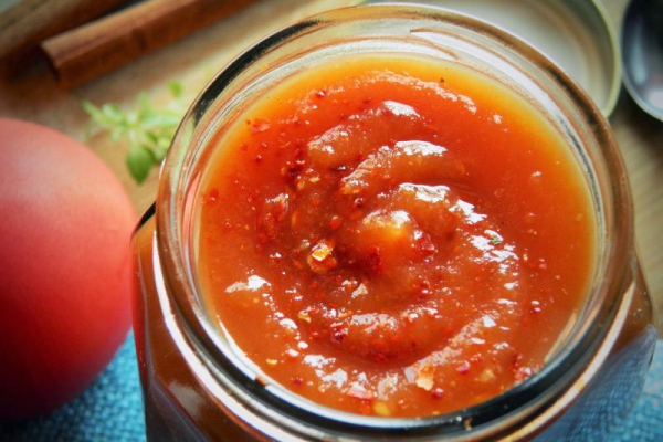 Przetwory: korzenny sos dyniowo-pomidorowy