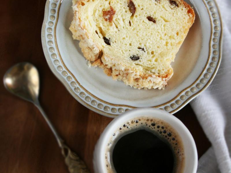 Bułka drożdżowa z rodzynkami