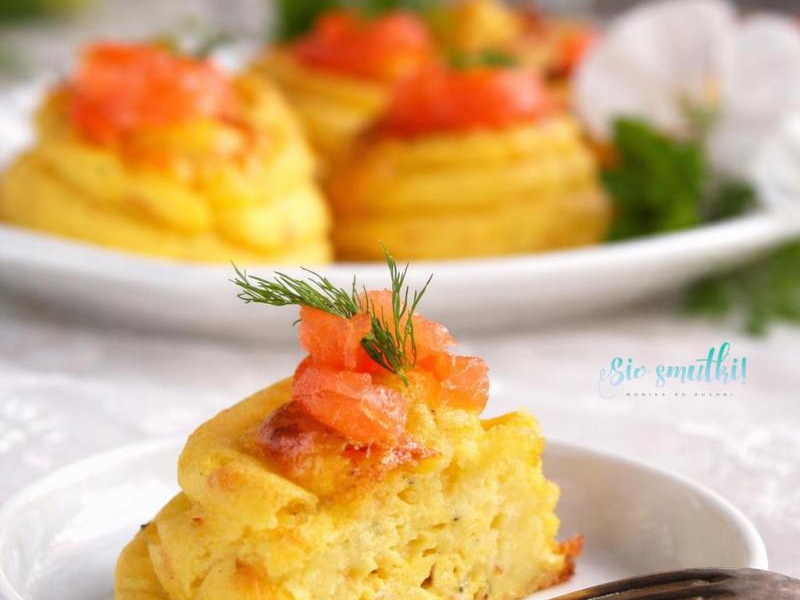 Rozetki ziemniaczane z farszem z mascarpone i łososia