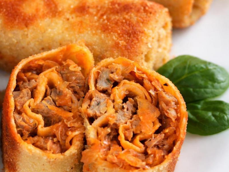 Krokiety z kapustą kiszoną i białą kiełbasą