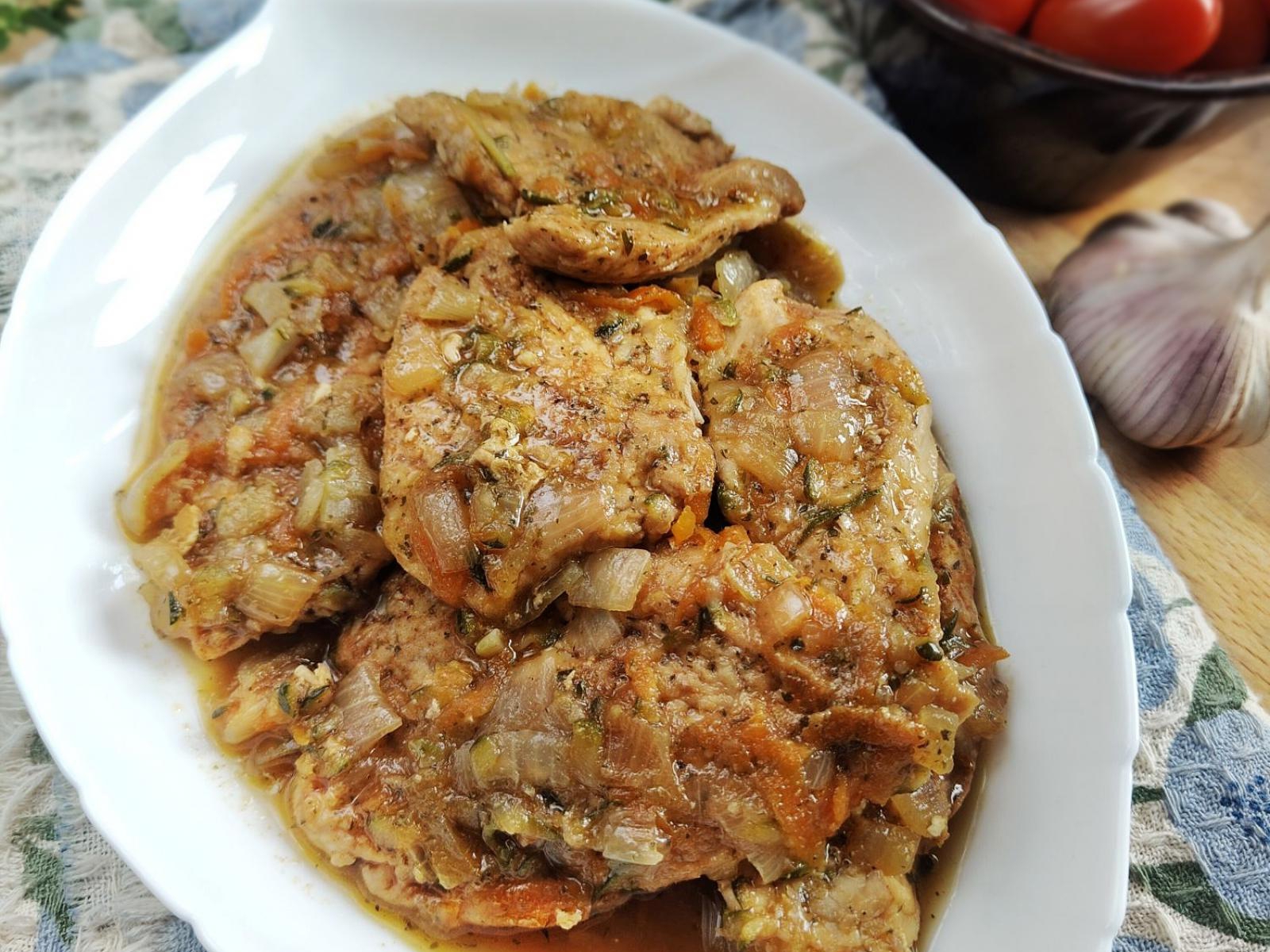 Soczysty kurczak  w sosie warzywnym