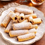 Kruche rurki z marmoladą