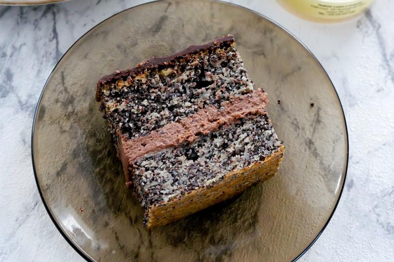 Makowiec z kremem czekoladowym