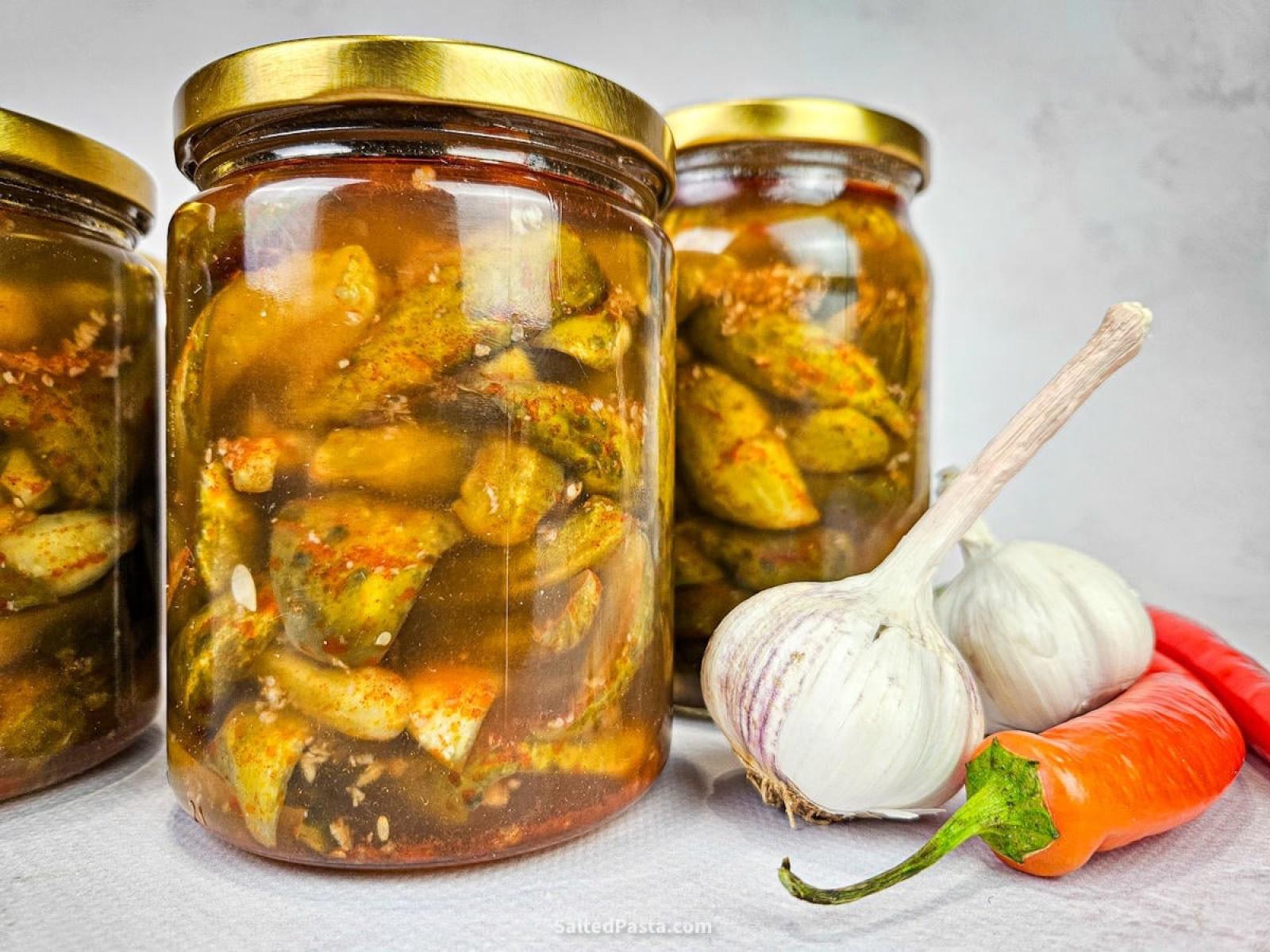 Ogórki na ostro z chilli i czosnkiem