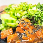 Poke bowl z łososiem...