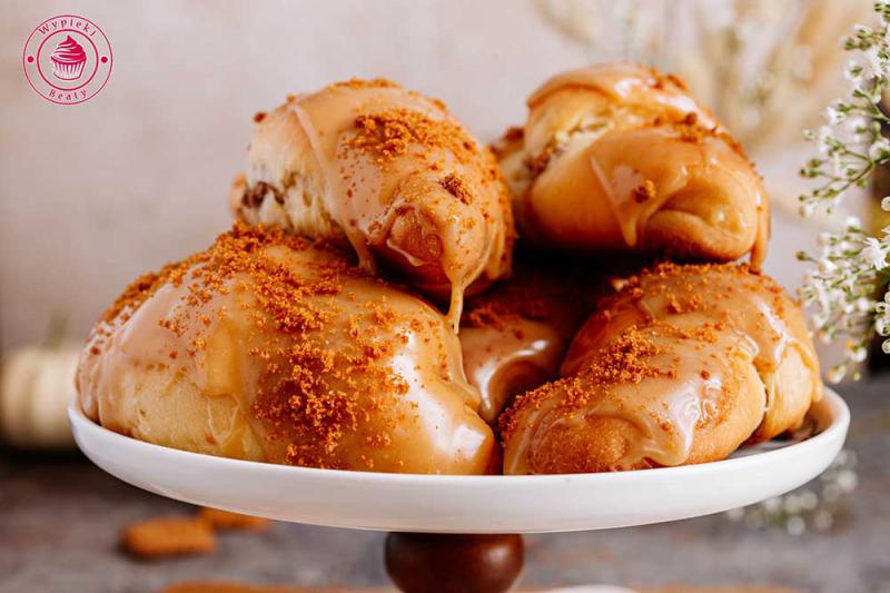 Drożdżowe rogaliki Biscoff