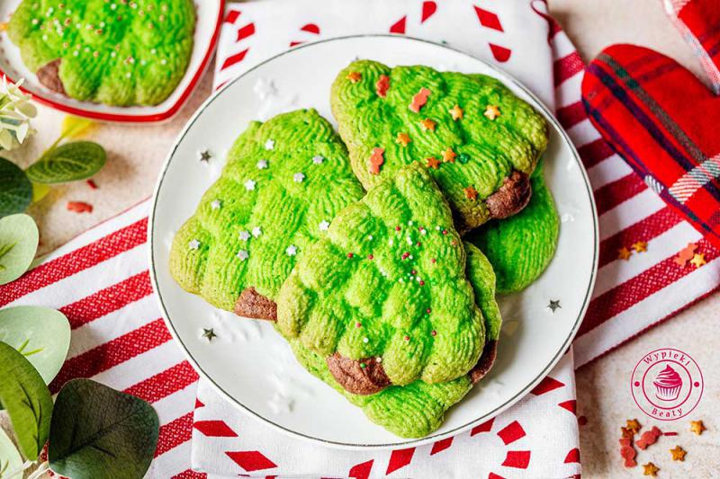 Kruche maślane ciastka choinki